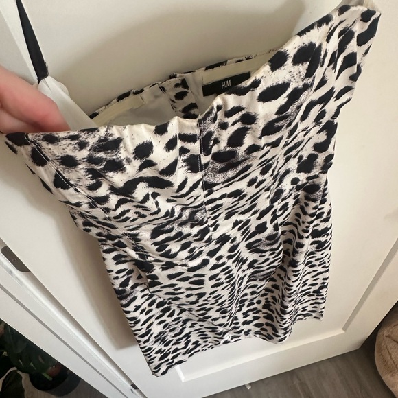 Elegant Black and White Leopard Print Dress - Picture 2 of 3